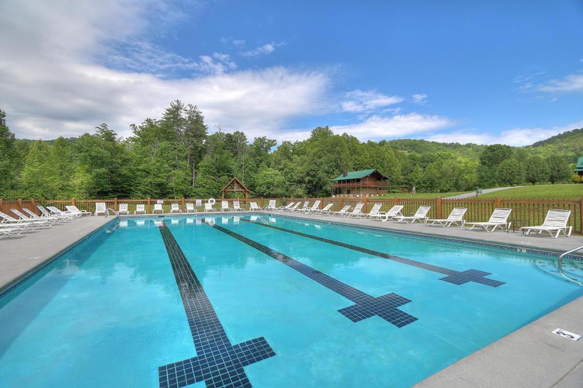 Hemlock Hollow, Pool Access, 1089 Free Tickets Each Paid Day, Dollywood And More Sevierville Exterior photo